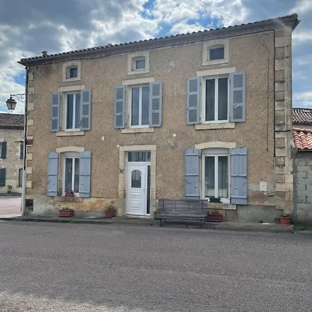 Bed & Breakfast Chez Sarah - L'amaryllis Javerlhac-et-la-Chapelle-Saint-Robert